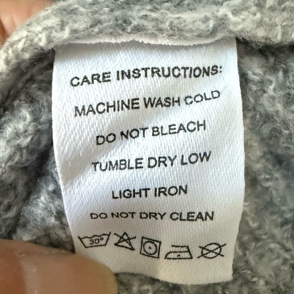 NWT Women’s Gray Isle Sweater! Large! NEW! - Picture 5 of 7